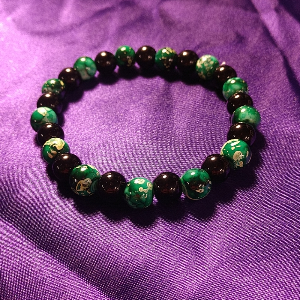 green and black bracelet 💚🖤
